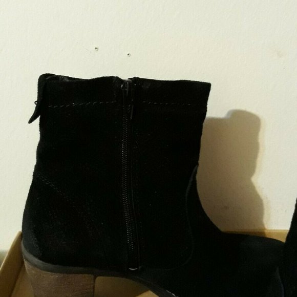 Taos Shaka Suede Ankle Boot US Size 5-5.5 / EUR Size 36. - Picture 9 of 12